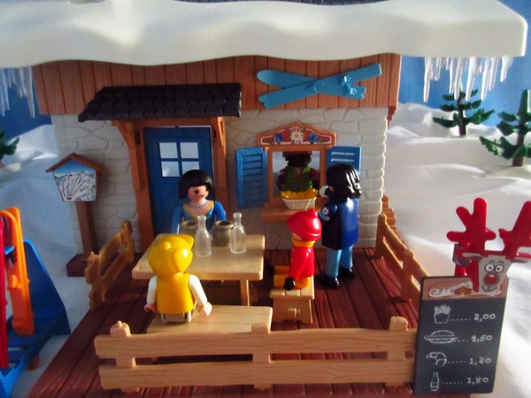It's the Christmas season for the Playmobil people in our house...