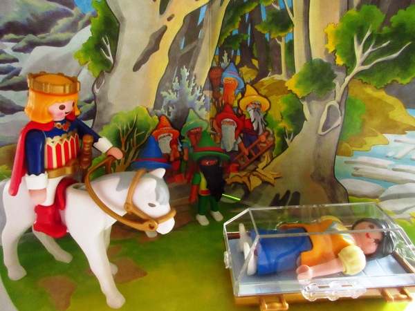 It's the Christmas season for the Playmobil people in our house...