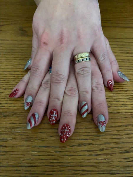 Why do 'nail tech' adverts show gaps at the bottom of the nail?
