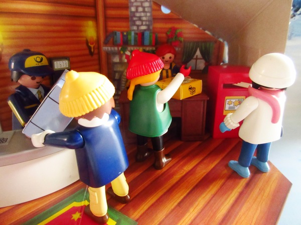 It's the Christmas season for the Playmobil people in our house...