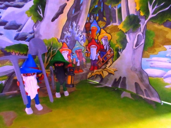 It's the Christmas season for the Playmobil people in our house...