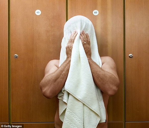 Bare bum in dressing room , AIBU.