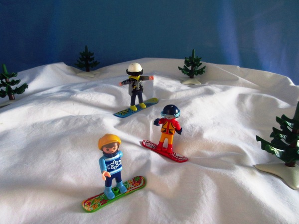 It's the Christmas season for the Playmobil people in our house...