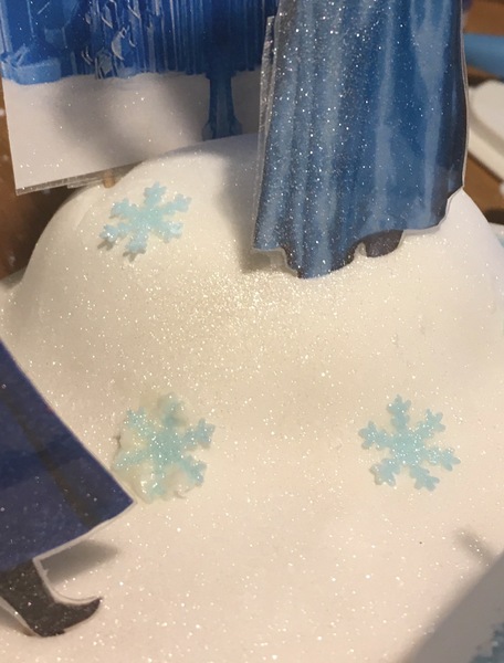 How to ice the ‘hill’ on my daughters birthday cake