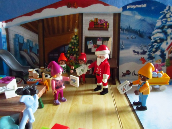 It's the Christmas season for the Playmobil people in our house...