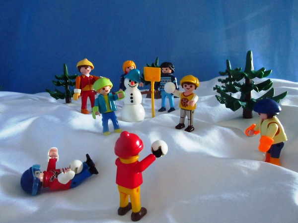 It's the Christmas season for the Playmobil people in our house...