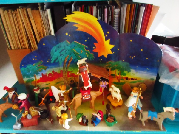 It's the Christmas season for the Playmobil people in our house...