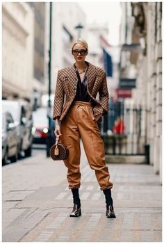 Les Parisiennes de Mamansnet: Be More Aunt Larry