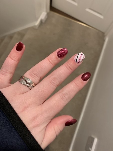 Why do 'nail tech' adverts show gaps at the bottom of the nail?