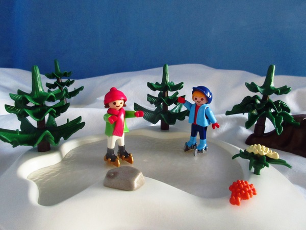 It's the Christmas season for the Playmobil people in our house...