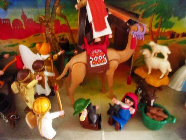 It's the Christmas season for the Playmobil people in our house...