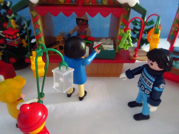 It's the Christmas season for the Playmobil people in our house...