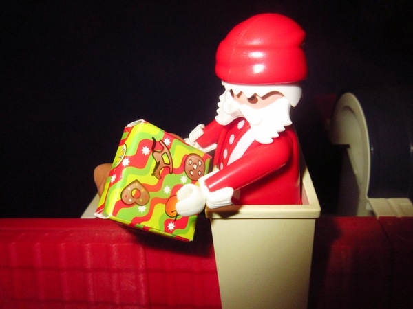 It's the Christmas season for the Playmobil people in our house...