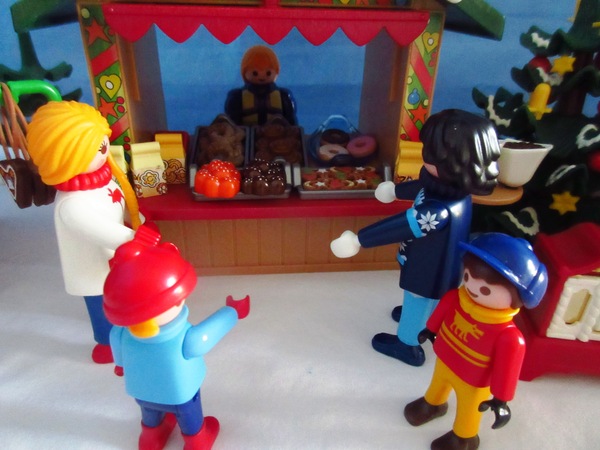 It's the Christmas season for the Playmobil people in our house...