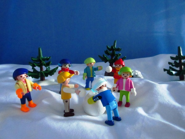 It's the Christmas season for the Playmobil people in our house...