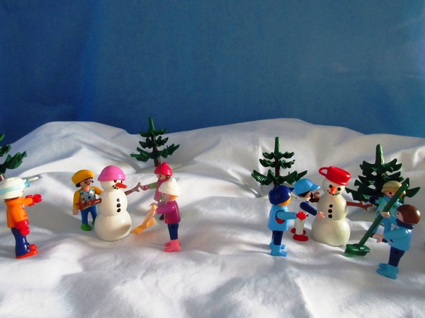 It's the Christmas season for the Playmobil people in our house...