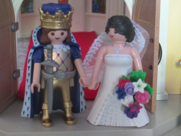 It's the Christmas season for the Playmobil people in our house...
