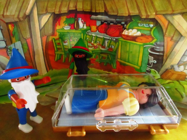 It's the Christmas season for the Playmobil people in our house...