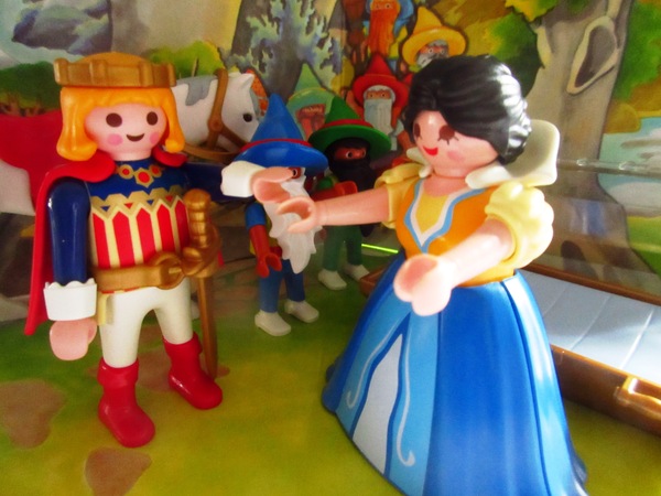 It's the Christmas season for the Playmobil people in our house...