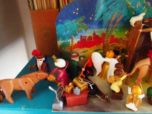 It's the Christmas season for the Playmobil people in our house...