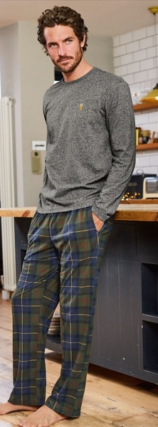 To not understand some mnetters obsession with wearing pyjamas