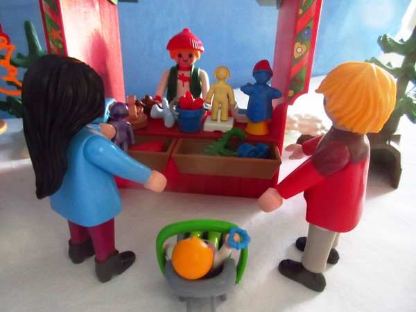 It's the Christmas season for the Playmobil people in our house...