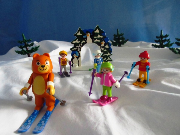 It's the Christmas season for the Playmobil people in our house...