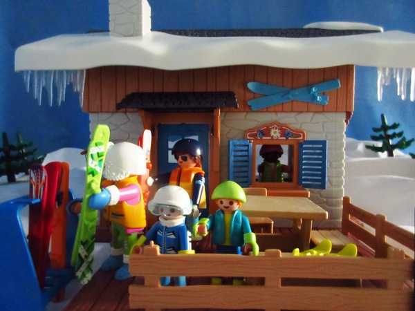 It's the Christmas season for the Playmobil people in our house...