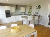 Confused about kitchen fitting quote - to replace high gloss with shaker units