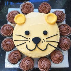 Cake decorating advice - lion cupcake cake