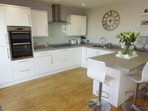 Confused about kitchen fitting quote - to replace high gloss with shaker units