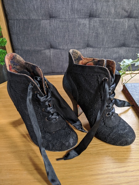 What brand are these boots?