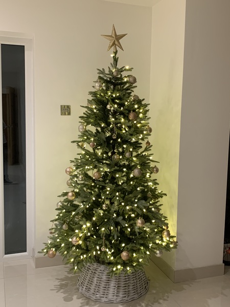 If you have an awesome fake Christmas tree, what’s the make and model?