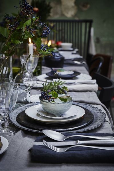 Dinner sets should be white and white only.  AIBU?