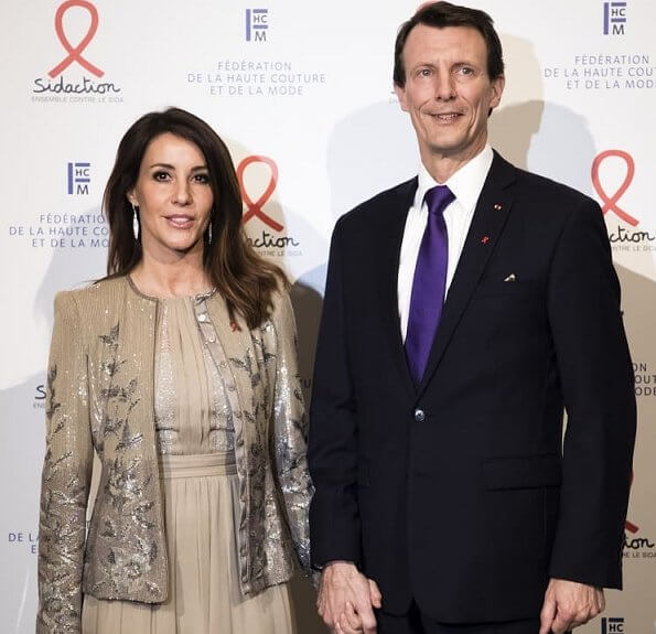Royal style: from pussy bows to furbelows