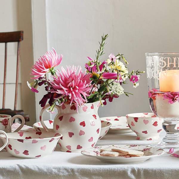 Dinner sets should be white and white only.  AIBU?