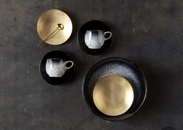 Dinner sets should be white and white only.  AIBU?