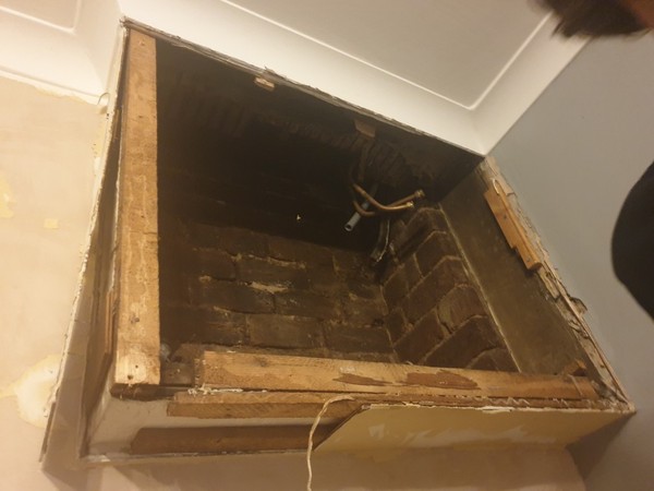 What's in this bit of ceiling?