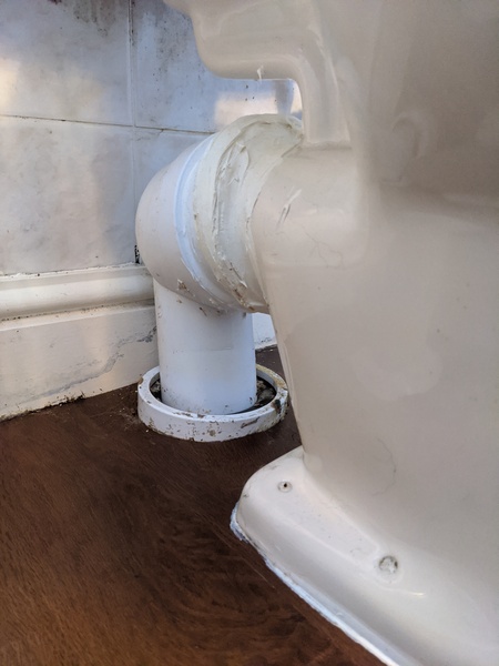 Toilet - that doesnt have a tight swan neck
