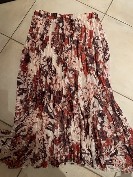 What to wear with this skirt?