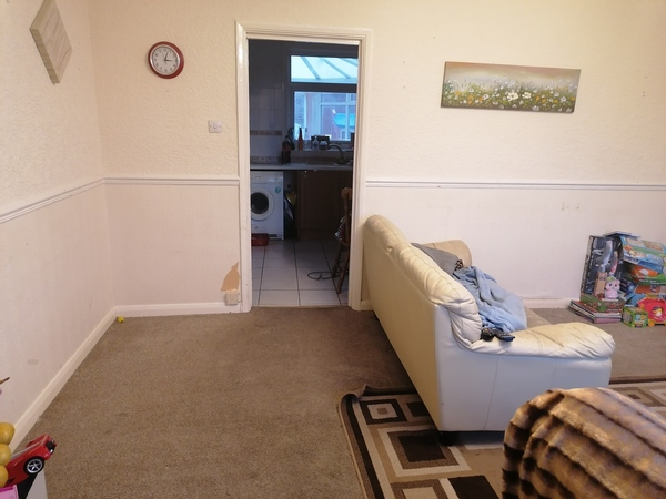 In desperate need of help to decorate a living room that needs everything! Help!