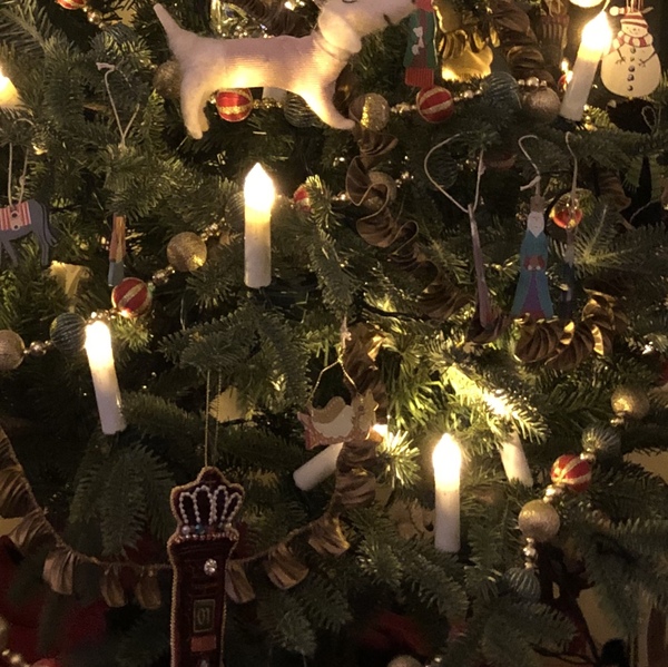 If you have an awesome fake Christmas tree, what’s the make and model?