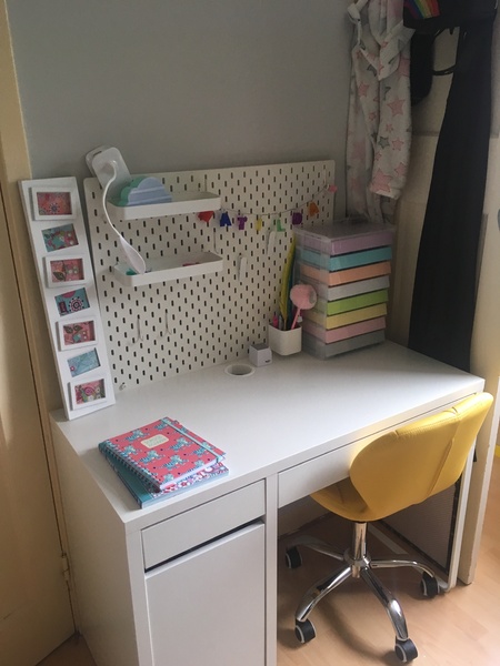 Tell me about your teenage dd's bedroom?