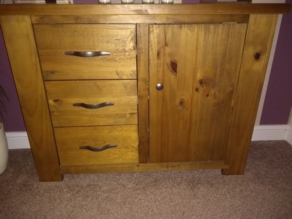 What colour wallpaper with dark wood furniture?