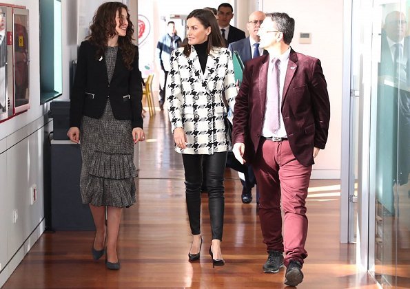 Royal style: Monochrome Megs is back in town!