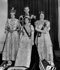Royal style: Monochrome Megs is back in town!
