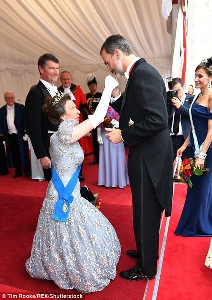 Does anyone want a thread for people who are happy for Harry and Meghan? Thread 2