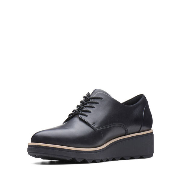 I quite like these. Can I wear them with a dress/skirt?