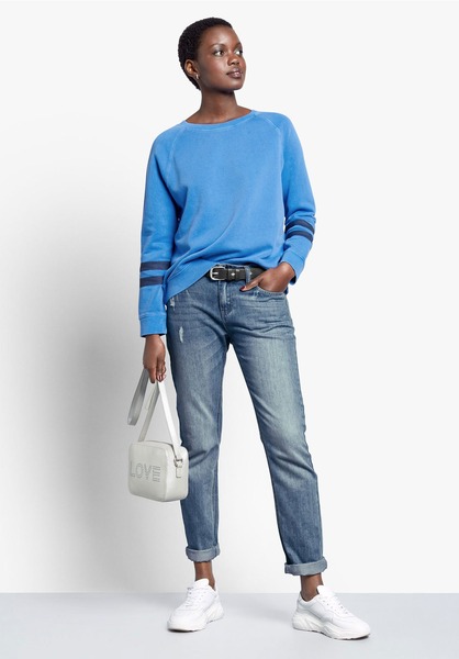 PLEASE help me find a sweatshirt