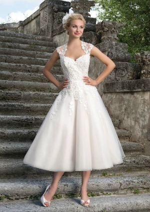 I need help, what do older brides wear?
